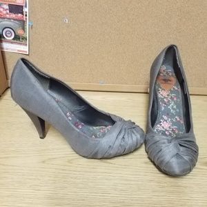 Rocket Dog 9 Graphite Grey Fabric Twist Heels